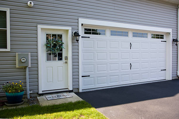 24/7 Emergency Garage Door Panel Replacement experts in Delft Colony, CA